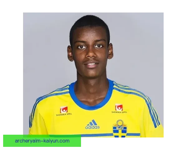 伊萨克持续提升状态，前锋端表现稳健引人关注